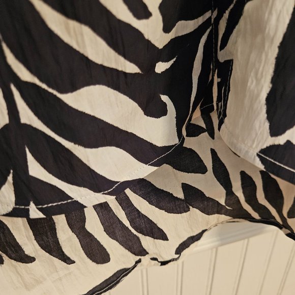 H&M Black and White Leaf Pattern Tunic - Picture 7 of 10